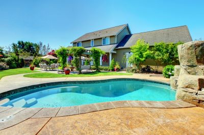Prevent The Growth of Algae and Fungus in Your Pool!